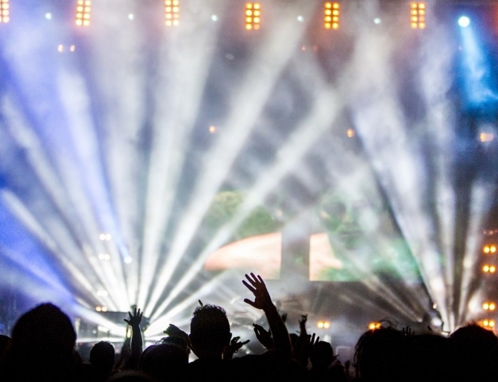 Salles de spectacles et lieux bruyants : comment protéger des nuisances sonores ?